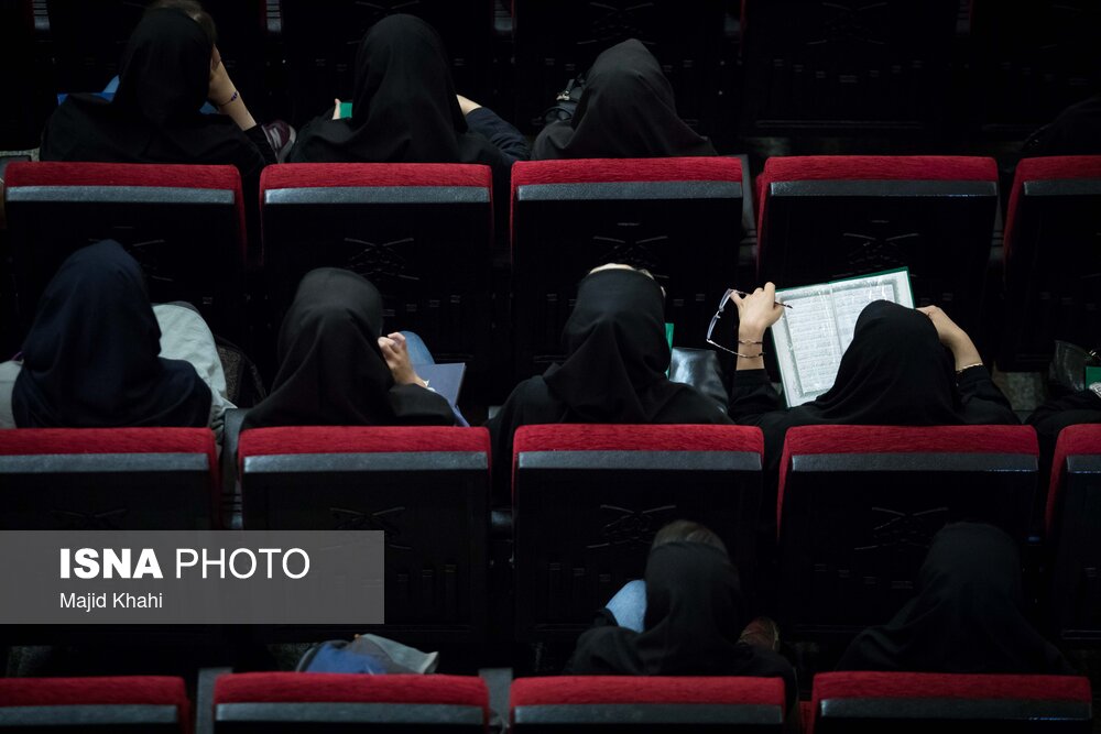 تصاویر: مراسم اولین سالگرد درگذشت مهشاد کریمی و ریحانه یاسینی