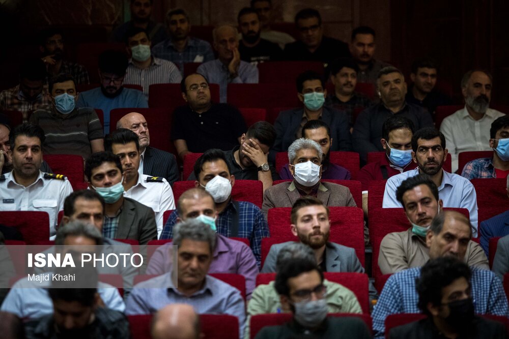 تصاویر: مراسم اولین سالگرد درگذشت مهشاد کریمی و ریحانه یاسینی