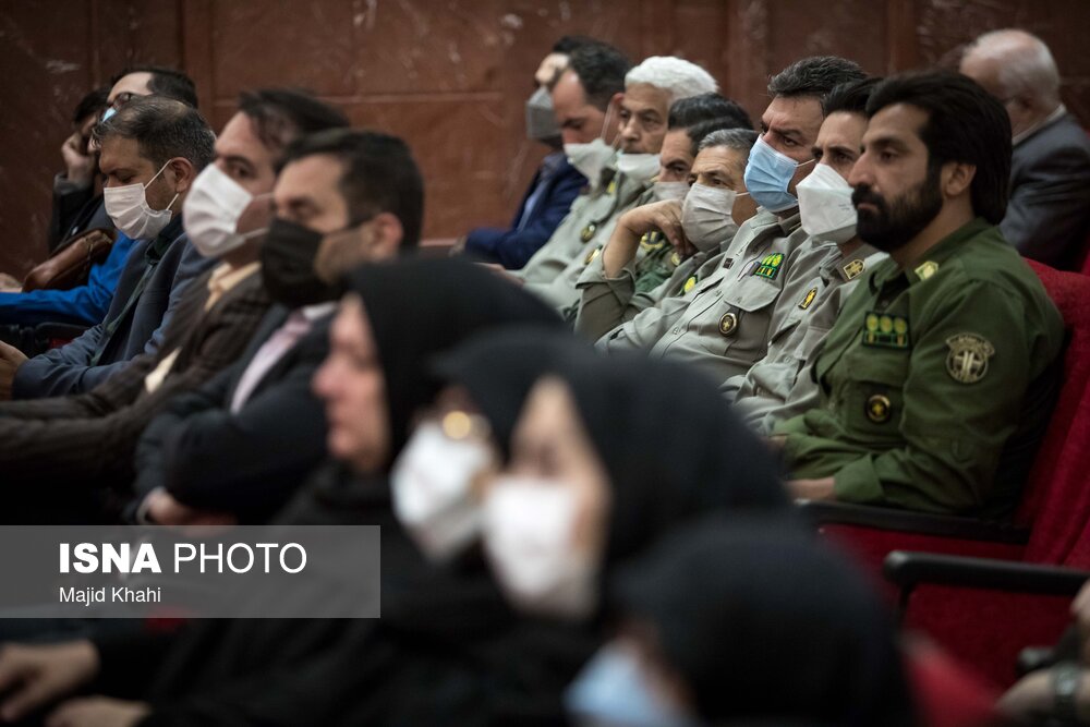 تصاویر: مراسم اولین سالگرد درگذشت مهشاد کریمی و ریحانه یاسینی