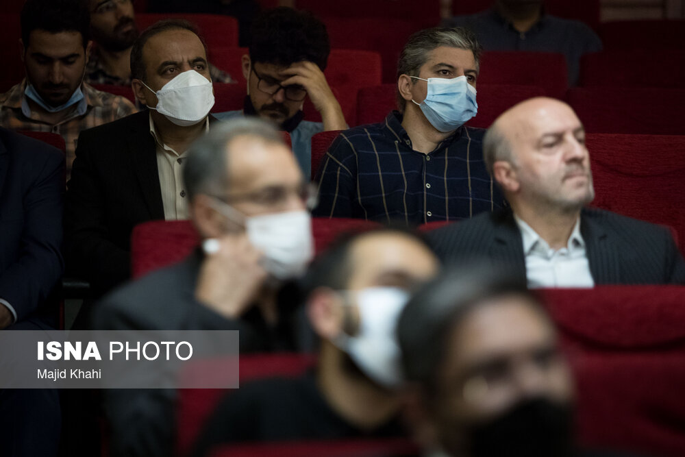 تصاویر: مراسم اولین سالگرد درگذشت مهشاد کریمی و ریحانه یاسینی