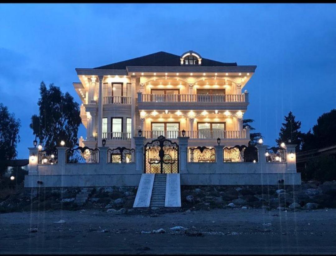 قیمت عجیب خانههای لوکس در تهران؛ معادل حقوق ۵۰۰۰ سال یک کارمند قیمت عجیب خانههای لوکس در تهران؛ معادل حقوق ۵۰۰۰ سال یک کارمند