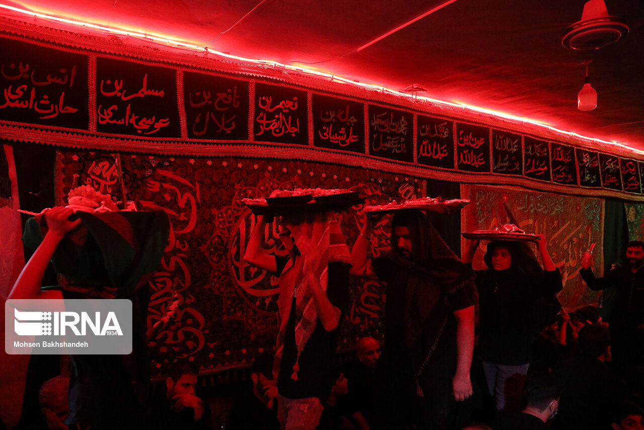 تصاویر: آیین سنتی سینی گردانی حضرت قاسم (ع)