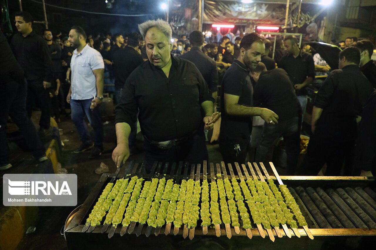 تصاویر: آیین سنتی سینی گردانی حضرت قاسم (ع)