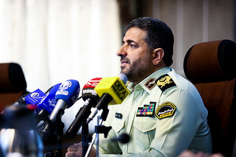 سخنگوی فراجا: مردم می توانند مزاحمت سگ همسایه را به پلیس اطلاع دهند. سخنگوی فراجا: مردم می توانند مزاحمت سگ همسایه را به پلیس اطلاع دهند.