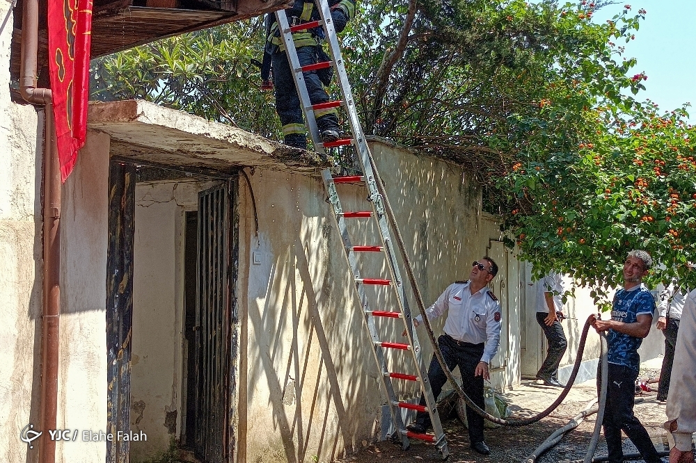 تصاویر: آتش سوزی منزل مسکونی در رشت