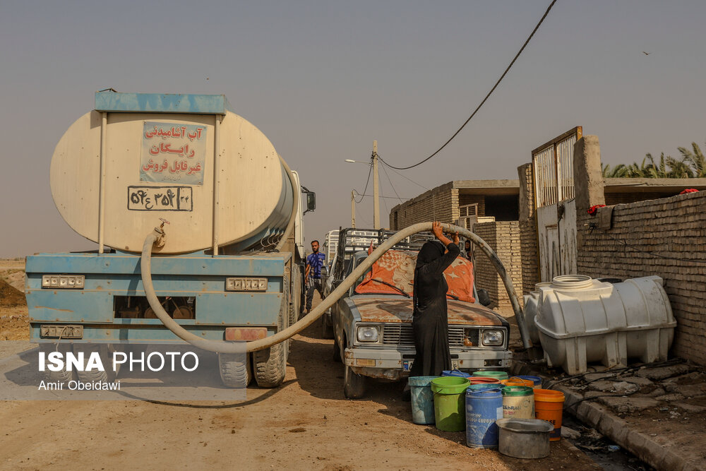تصاویر: آبرسانی با تانکر به روستاهای درگیر تنش آبی در حمیدیه- خوزستان