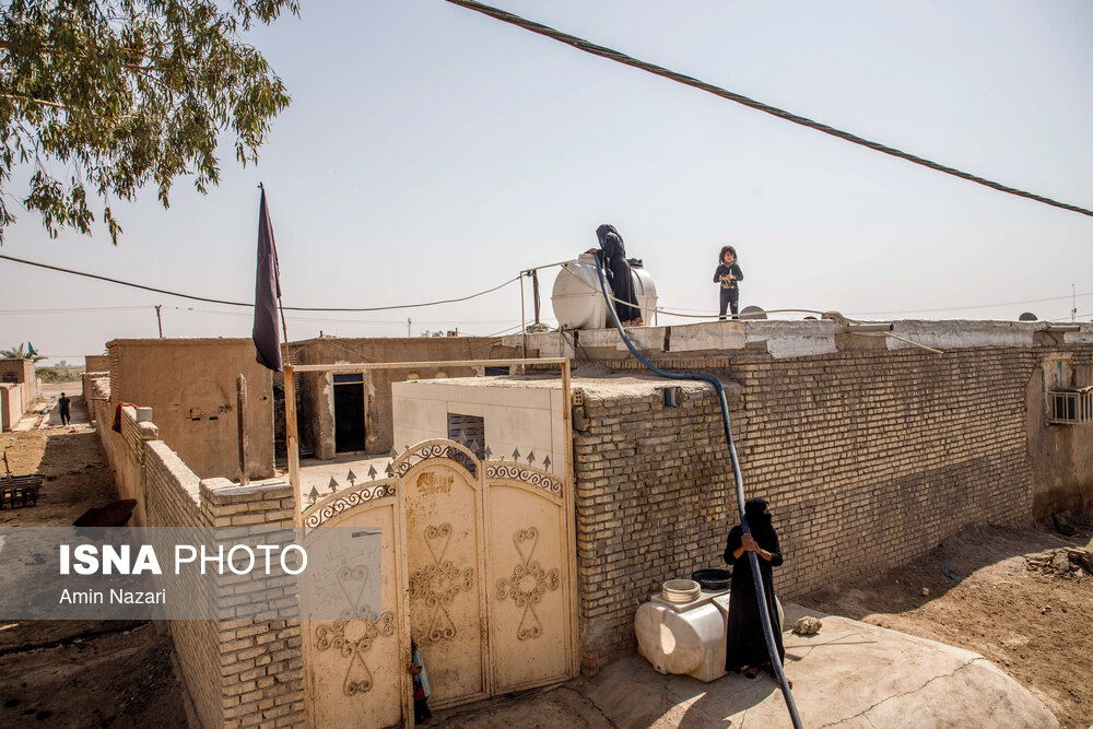 تصاویر: آبرسانی با تانکر به روستاهای درگیر تنش آبی در حمیدیه- خوزستان