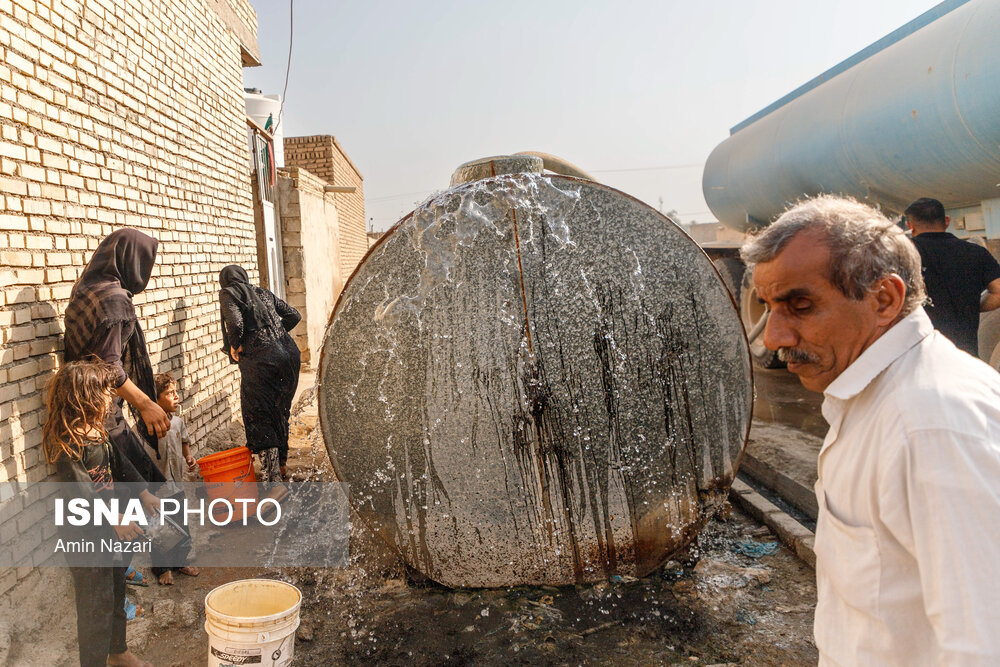 تصاویر: آبرسانی با تانکر به روستاهای درگیر تنش آبی در حمیدیه- خوزستان
