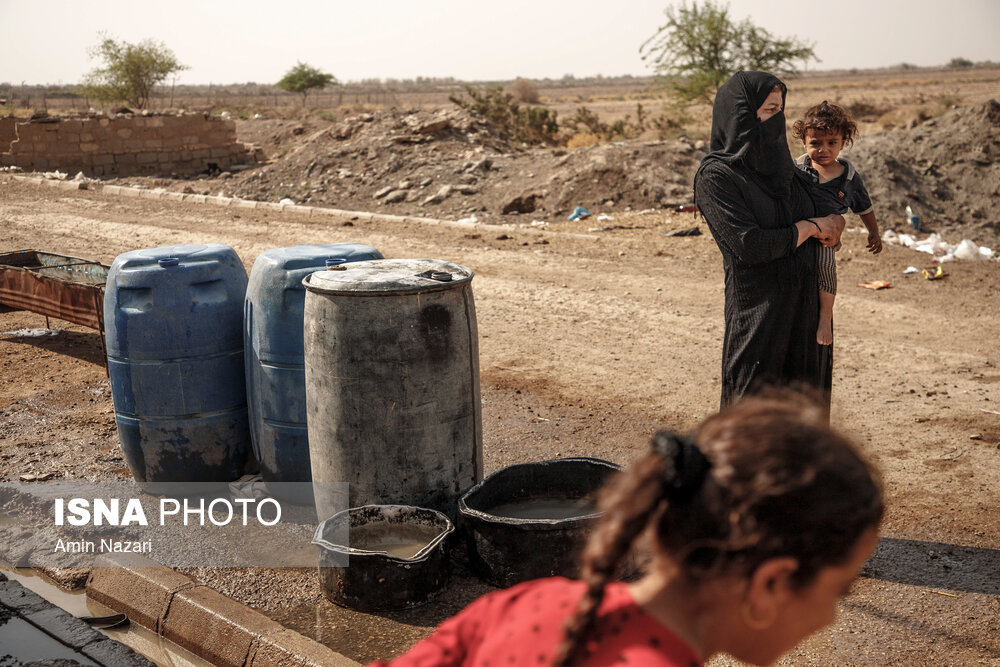 تصاویر: آبرسانی با تانکر به روستاهای درگیر تنش آبی در حمیدیه- خوزستان
