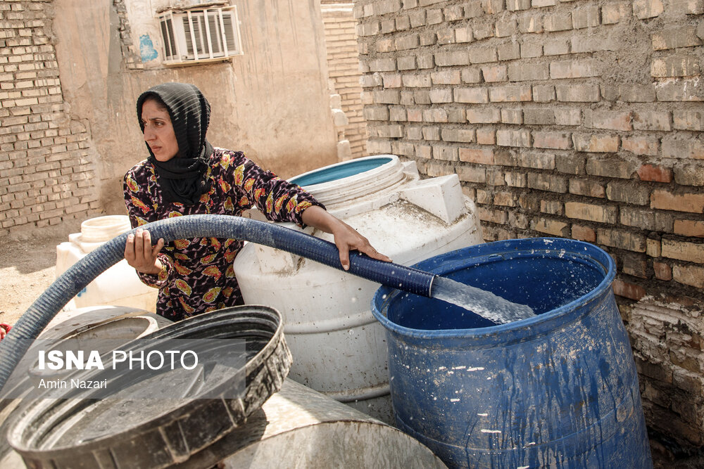 تصاویر: آبرسانی با تانکر به روستاهای درگیر تنش آبی در حمیدیه- خوزستان