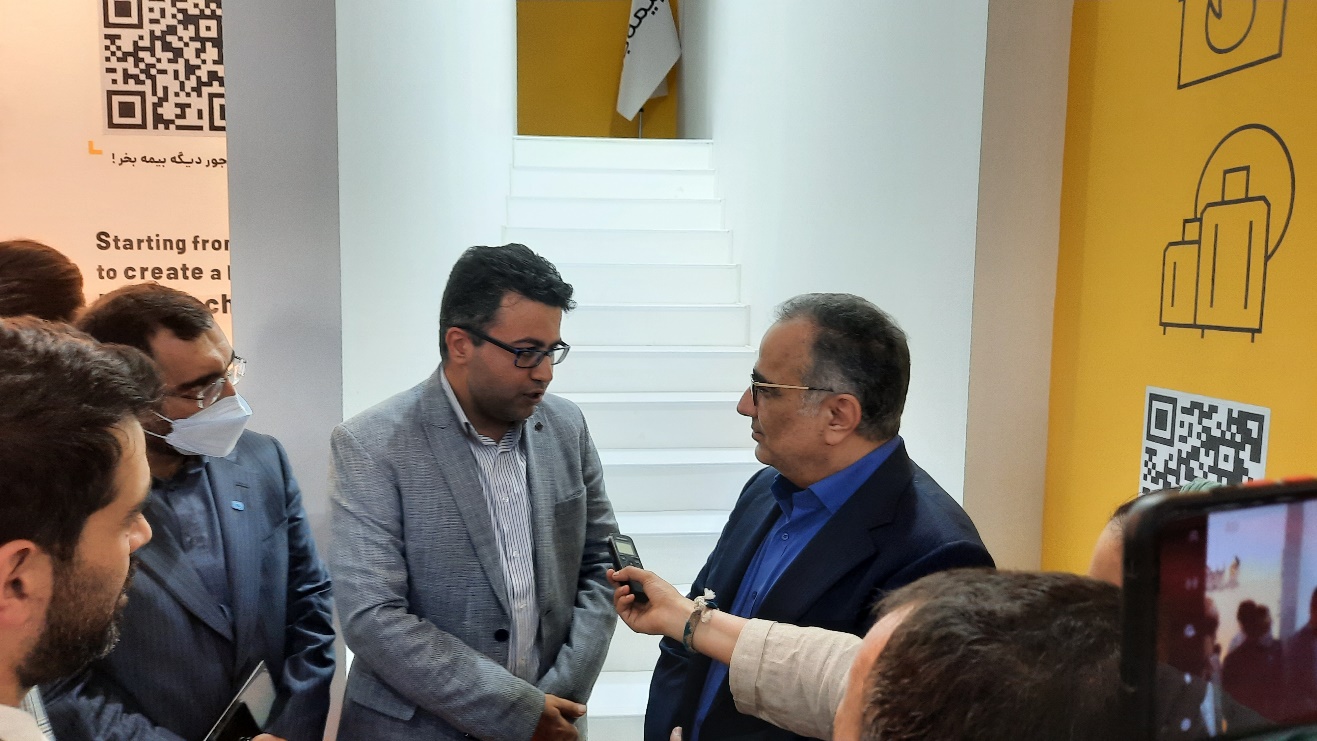بازدید رئیس کل بیمه مرکزی از غرفه بیمه بازار در نمایشگاه صنایع مالی بازدید رئیس کل بیمه مرکزی از غرفه بیمه بازار در نمایشگاه صنایع مالی