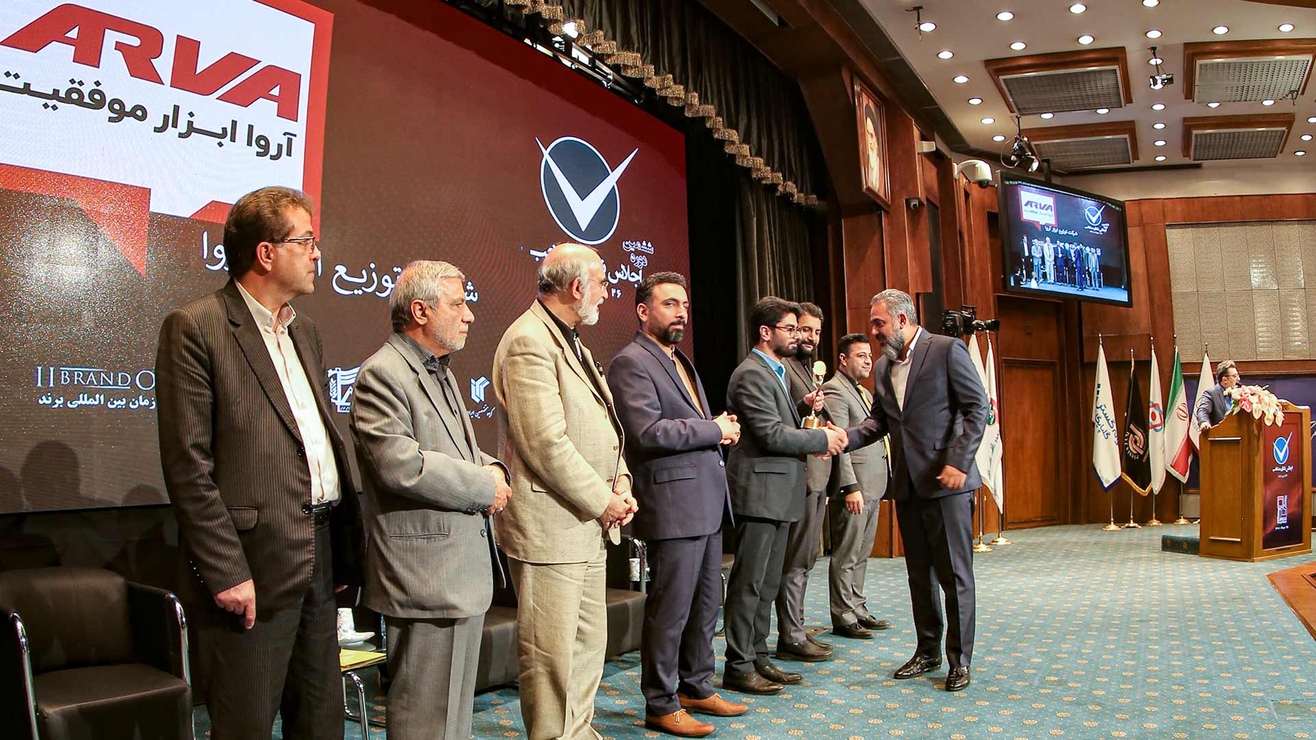 محمد امین مصلایی بعد از تندیس رضایتمندی مشتریان برای «ابزار آروا» تندیس برند برتر سال را کسب کرد محمد امین مصلایی بعد از تندیس رضایتمندی مشتریان برای «ابزار آروا» تندیس برند برتر سال را کسب کرد!