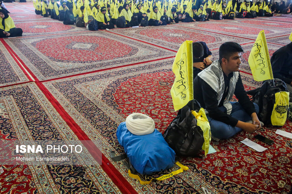 تصاویر: بدرقه کاروان زیارتی دانش آموزان خراسان رضوی به کربلا