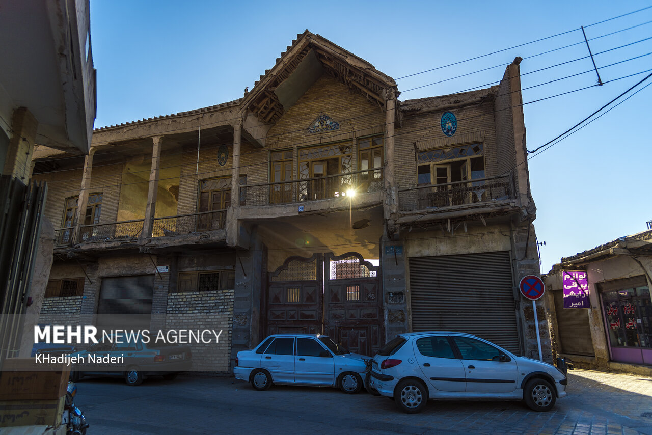 تصاویر: خطر ساختمان&zwnj;های ناایمن در قلب بازار اصفهان