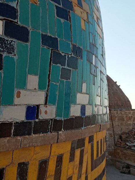 گنبد بقعه بی بی شهربانو ترک خورد گنبد بقعه بی بی شهربانو ترک خورد
