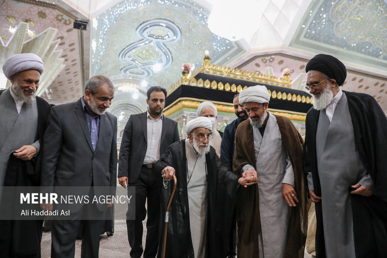 تصاویر: حضور اعضای خبرگان در حرم  امام  و تجدید میثاق با آرمان های امام خمینی