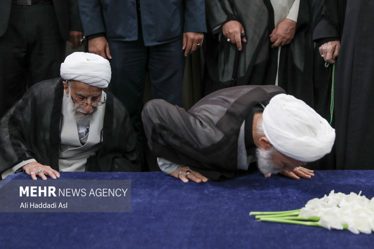 تصاویر: حضور اعضای خبرگان در حرم  امام  و تجدید میثاق با آرمان های امام خمینی