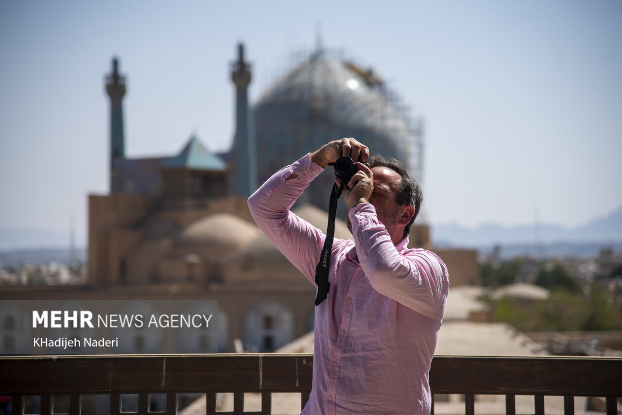 تصاویر: بازدید گردشگران خارجی از بناهای تاریخی اصفهان