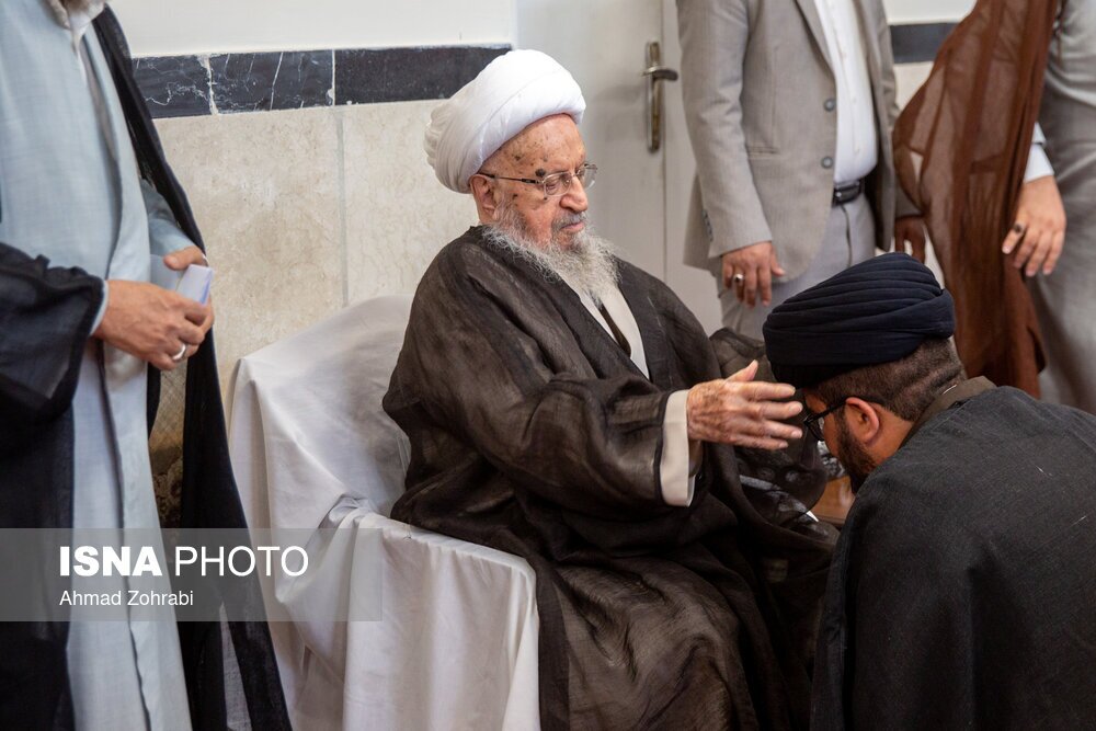 تصاویر: عمامه گذاری طلاب در روز میلاد پیامبر اکرم(ص)