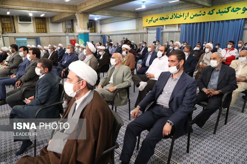تصاویر: دیدار جمعی از مردم، مسئولان و مهمانان کنفرانس وحدت اسلامی با مقام معظم رهبری