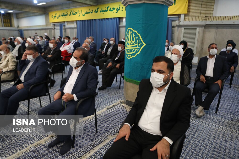 تصاویر: دیدار جمعی از مردم، مسئولان و مهمانان کنفرانس وحدت اسلامی با مقام معظم رهبری