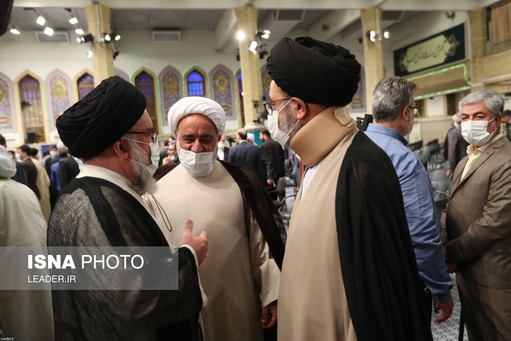 تصاویر: دیدار جمعی از مردم، مسئولان و مهمانان کنفرانس وحدت اسلامی با مقام معظم رهبری