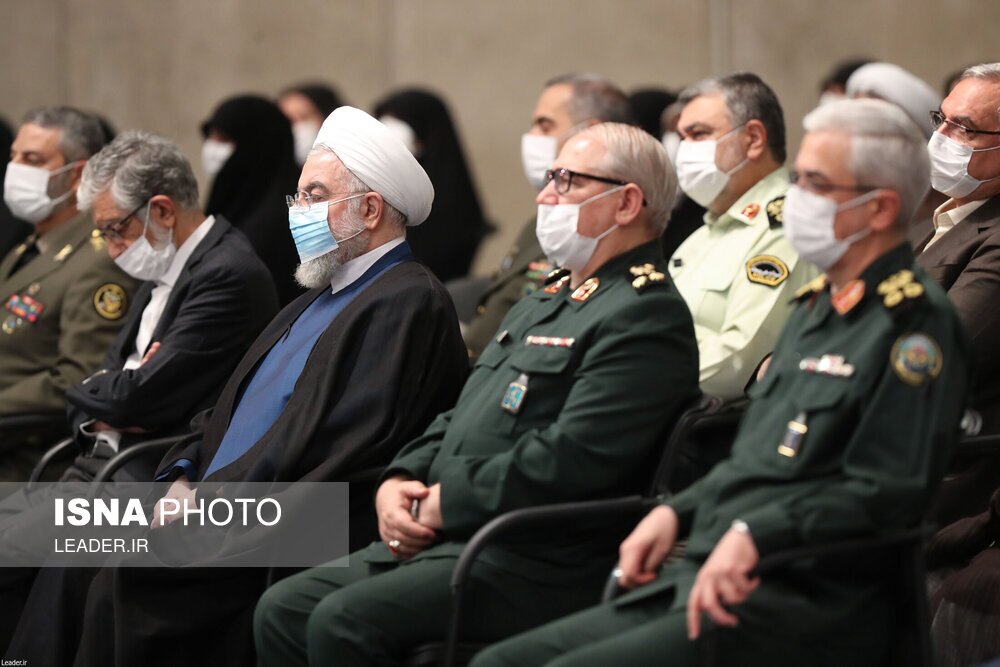 تصاویر: دیدار جمعی از مردم، مسئولان و مهمانان کنفرانس وحدت اسلامی با مقام معظم رهبری