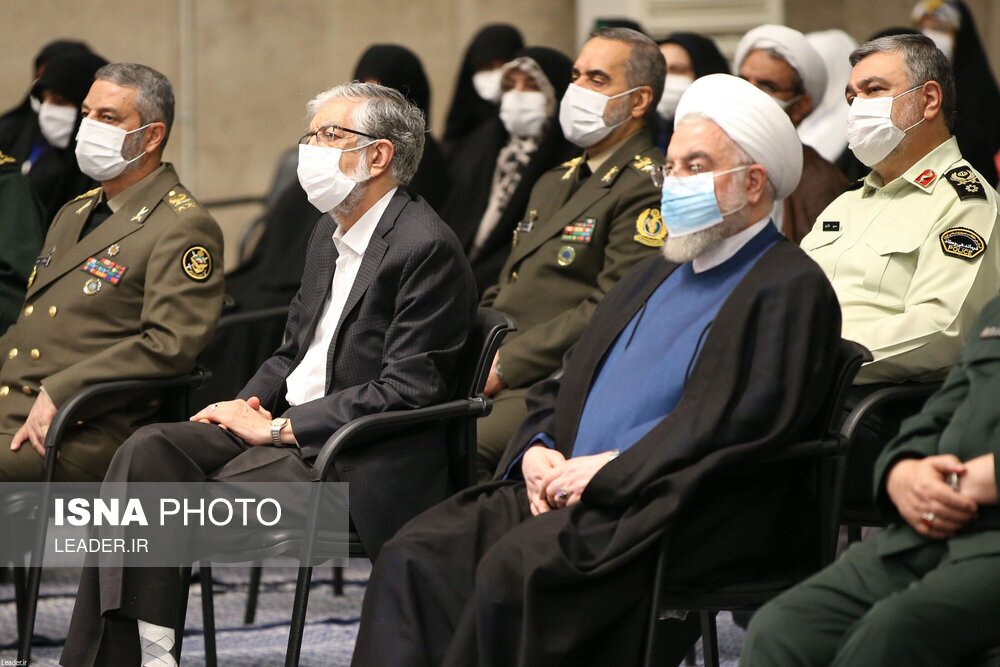 تصاویر: دیدار جمعی از مردم، مسئولان و مهمانان کنفرانس وحدت اسلامی با مقام معظم رهبری