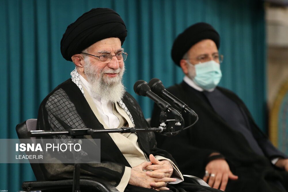 تصاویر: دیدار جمعی از مردم، مسئولان و مهمانان کنفرانس وحدت اسلامی با مقام معظم رهبری