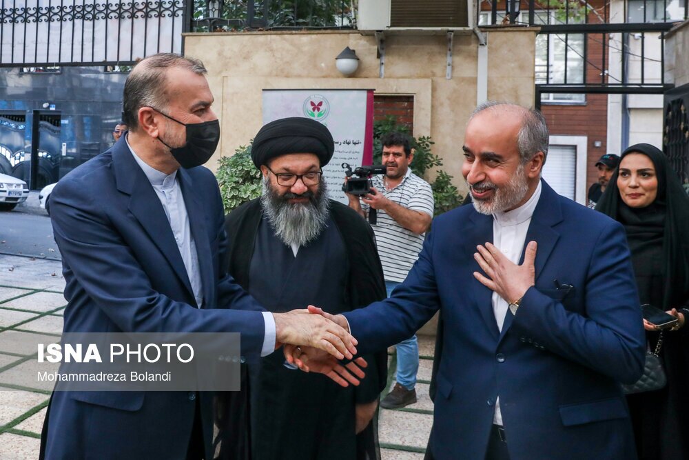 تصاویر: بازدید وزیر امور خارجه از خانه بیماران پروانه‌ای