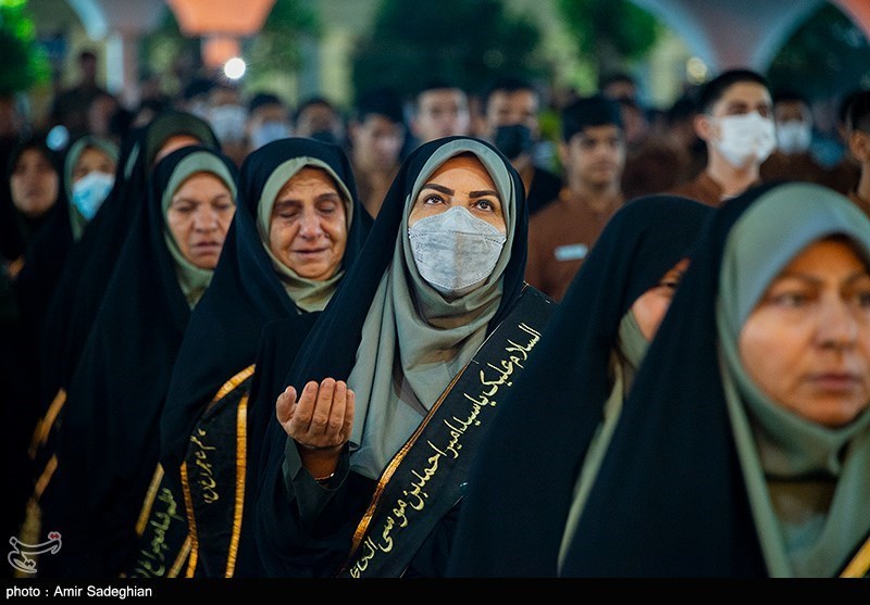 تصاویر: آیین لاله گردانی شام شهادت امام رضا (ع) در حرم مطهر حضرت شاهچراغ (ع)