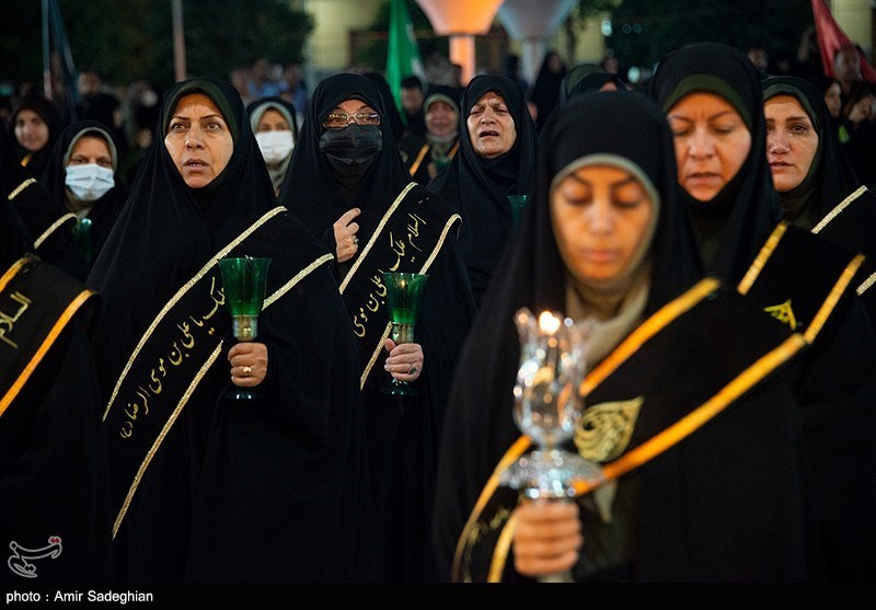 تصاویر: آیین لاله گردانی شام شهادت امام رضا (ع) در حرم مطهر حضرت شاهچراغ (ع)