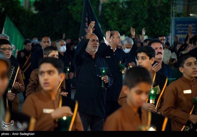 تصاویر: آیین لاله گردانی شام شهادت امام رضا (ع) در حرم مطهر حضرت شاهچراغ (ع)