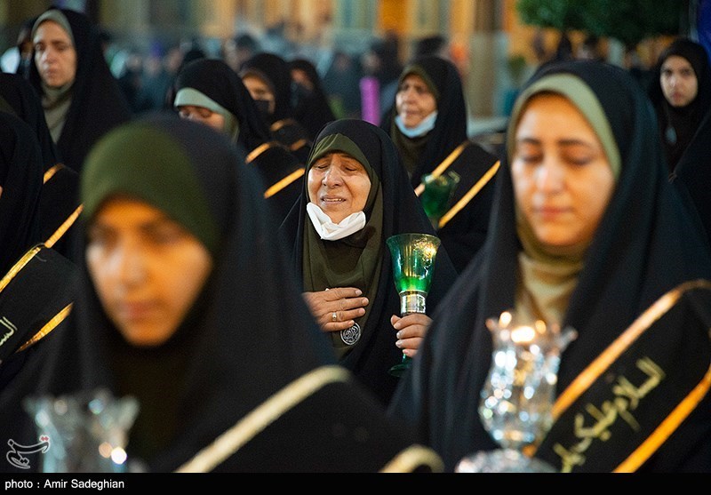 تصاویر: آیین لاله گردانی شام شهادت امام رضا (ع) در حرم مطهر حضرت شاهچراغ (ع)