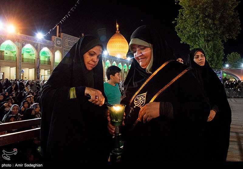 تصاویر: آیین لاله گردانی شام شهادت امام رضا (ع) در حرم مطهر حضرت شاهچراغ (ع)