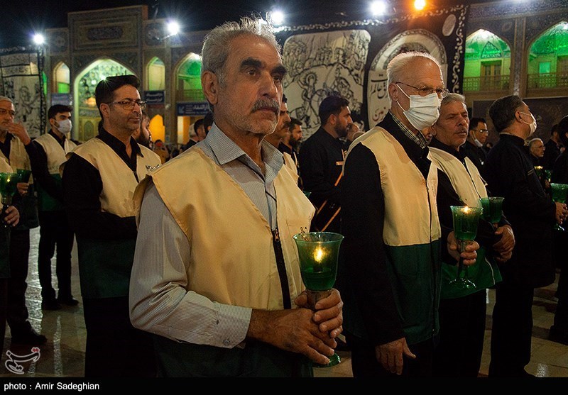 تصاویر: آیین لاله گردانی شام شهادت امام رضا (ع) در حرم مطهر حضرت شاهچراغ (ع)