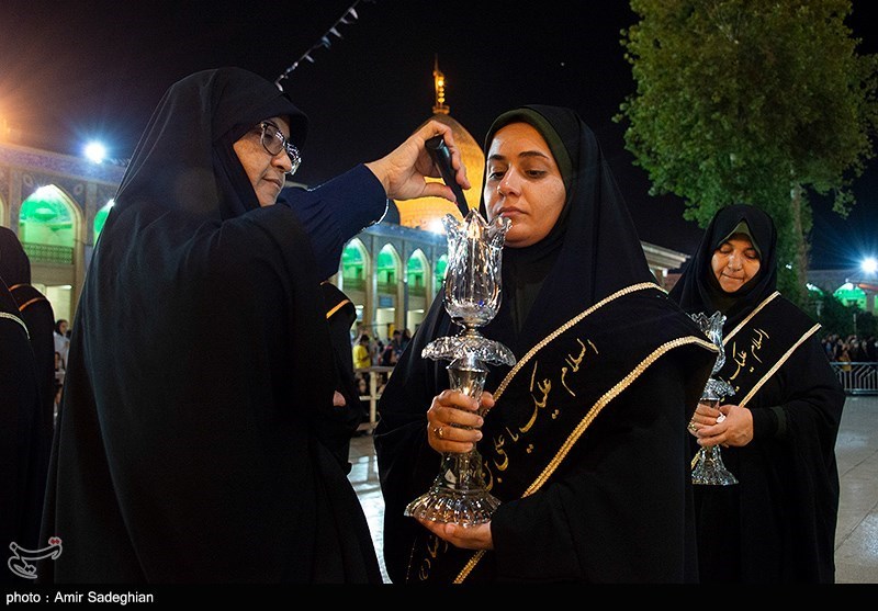 تصاویر: آیین لاله گردانی شام شهادت امام رضا (ع) در حرم مطهر حضرت شاهچراغ (ع)