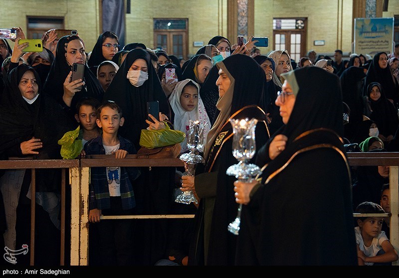 تصاویر: آیین لاله گردانی شام شهادت امام رضا (ع) در حرم مطهر حضرت شاهچراغ (ع)