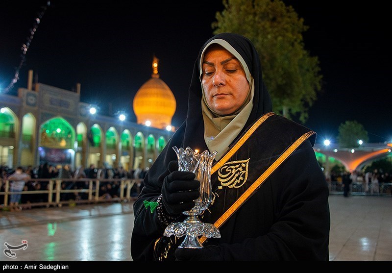 تصاویر: آیین لاله گردانی شام شهادت امام رضا (ع) در حرم مطهر حضرت شاهچراغ (ع)