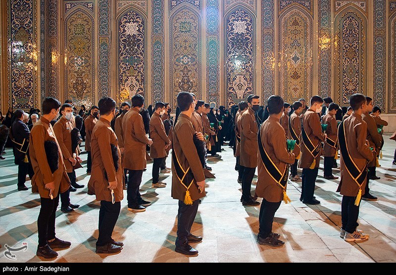 تصاویر: آیین لاله گردانی شام شهادت امام رضا (ع) در حرم مطهر حضرت شاهچراغ (ع)