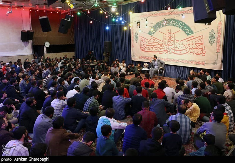 تصاویر: جلسه پرسش و پاسخ در هیئت ثارالله زنجان با حضور سخنگوی دولت