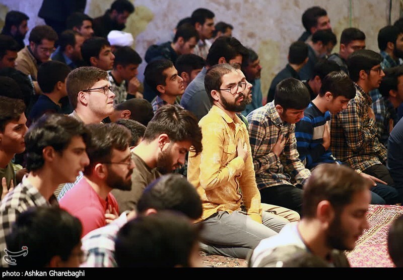 تصاویر: جلسه پرسش و پاسخ در هیئت ثارالله زنجان با حضور سخنگوی دولت