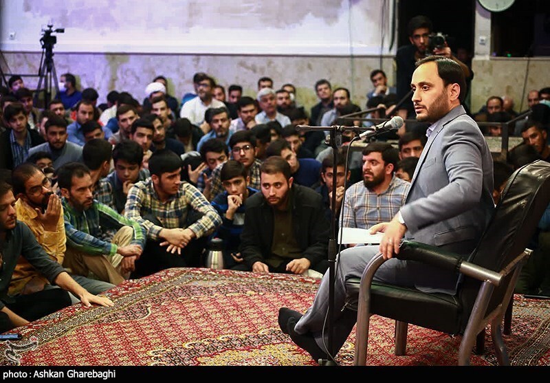 تصاویر: جلسه پرسش و پاسخ در هیئت ثارالله زنجان با حضور سخنگوی دولت