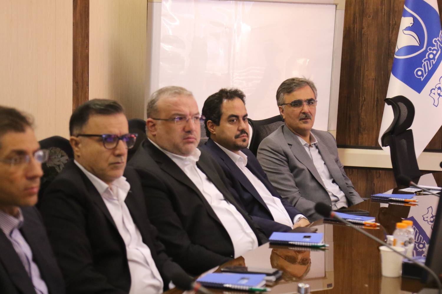 مدیرعامل بانک ملی ایران از دو شرکت خودرو ساز داخلی بازدید کرد