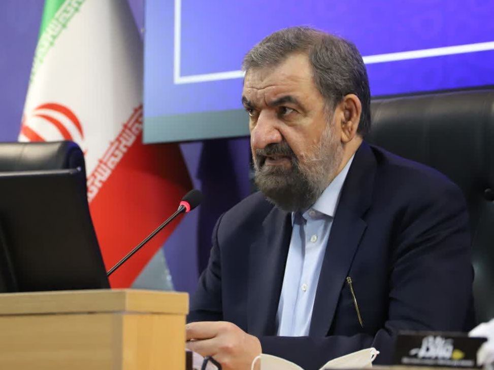 محسن رضایی: به پسرم احمد گفتم سعی کن از طرف اسرائیلی اطلاعاتی درباره سرنوشت حاج احمد متوسلیان به دست بیاوری / در مالزی به ماموران وزارت اطلاعات گفته بود اسرائیلیها میخواهند به محض اینکه ایران بخواهد موشکهایش را جابهجا کند، آنها را بزنند / چند وقت بعد شهید طهرانی مقدم را زدند و روز بعد، پسر من احمد را در دبی کشتند / متوجه شدم تلفنهای من و احمد شنود میشده محسن رضایی: به پسرم احمد گفتم سعی کن از طرف اسرائیلی اطلاعاتی درباره سرنوشت حاج احمد متوسلیان به دست بیاوری / در مالزی به ماموران وزارت اطلاعات گفته بود اسرائیلیها میخواهند به محض اینکه ایران بخواهد موشکهایش را جابهجا کند، آنها را بزنند / چند وقت بعد شهید طهرانی مقدم را زدند و روز بعد، پسر من احمد را در دبی کشتند / متوجه شدم تلفنهای من و احمد شنود میشده