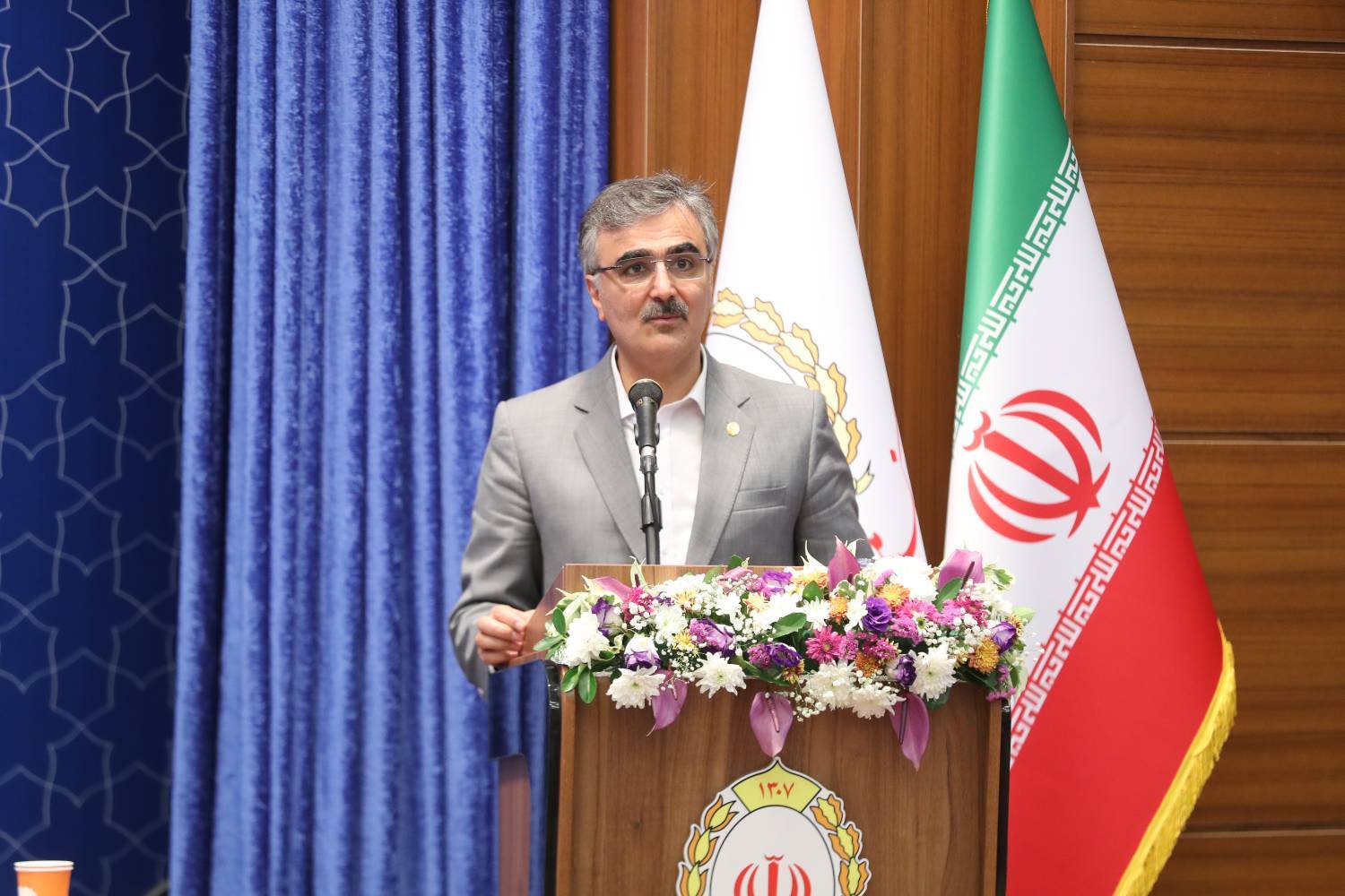 تاکید مدیرعامل بانک ملی ایران بر طراحی محصولات جدید بانکی متناسب با نیاز مشتریان تاکید مدیرعامل بانک ملی ایران بر طراحی محصولات جدید بانکی متناسب با نیاز مشتریان