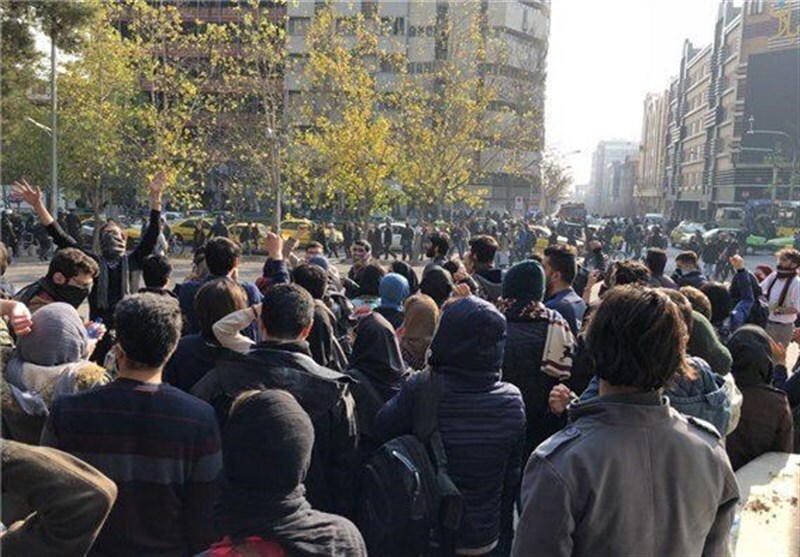 روزنامه همشهری: عدالتخواهان در زمین تعریف شده ضدانقلاب بازی میکنند؛ باید احساس نگرانی کرد / آنها ادامه اعتراضات را مطالبه میکنند روزنامه همشهری: عدالتخواهان در زمین تعریف شده ضدانقلاب بازی میکنند؛ باید احساس نگرانی کرد / آنها ادامه اعتراضات را مطالبه میکنند