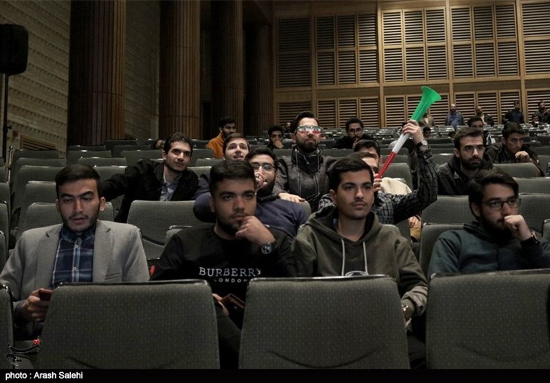 تصاویر: تماشای بازی ایران و انگلیس در دانشگاه بین‌المللی قزوین