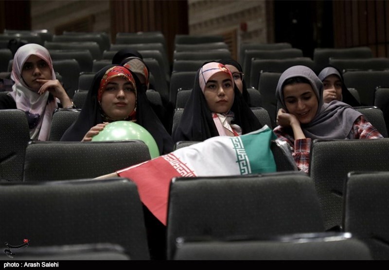 تصاویر: تماشای بازی ایران و انگلیس در دانشگاه بین‌المللی قزوین