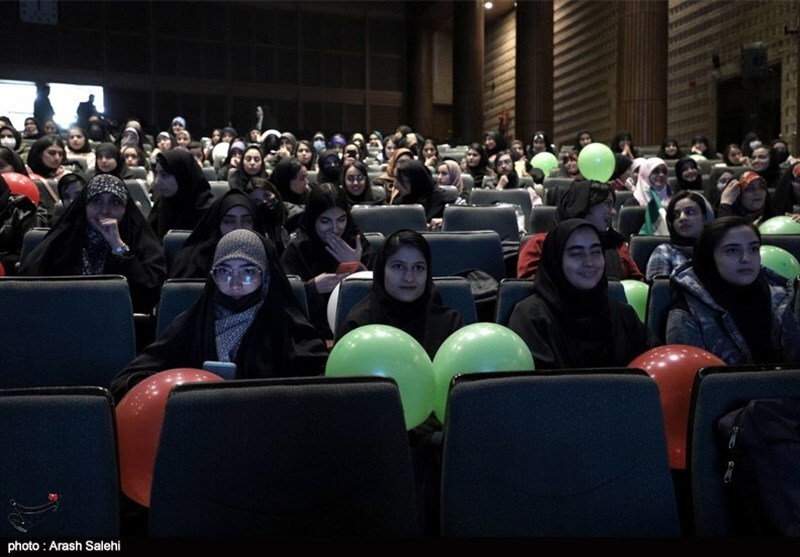 تصاویر: تماشای بازی ایران و انگلیس در دانشگاه بین‌المللی قزوین